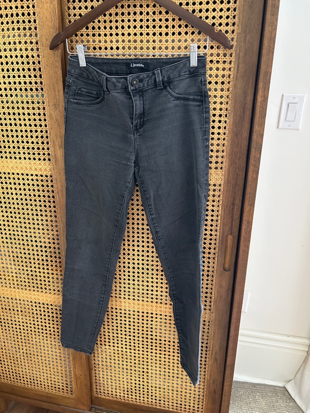 Washed Black Women's Skinny Jeans